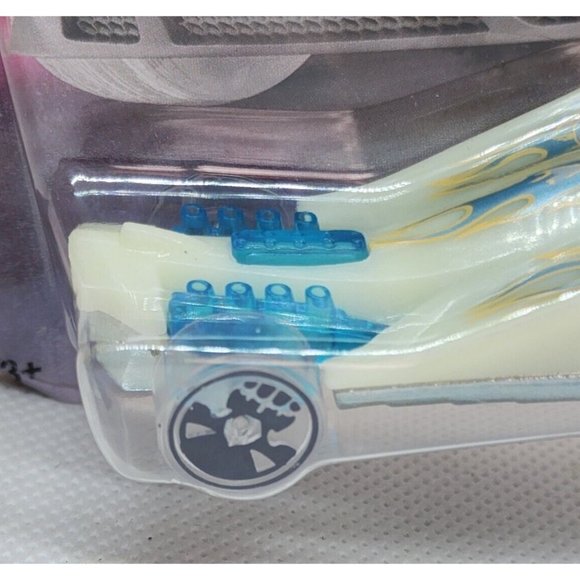 2009 Mattel Hot Wheels Trick Or Treat DXT91 Super Stinger Die-cast 1:64 Car - Picture 11 of 16